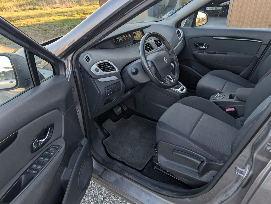 Renault Scenic — 12