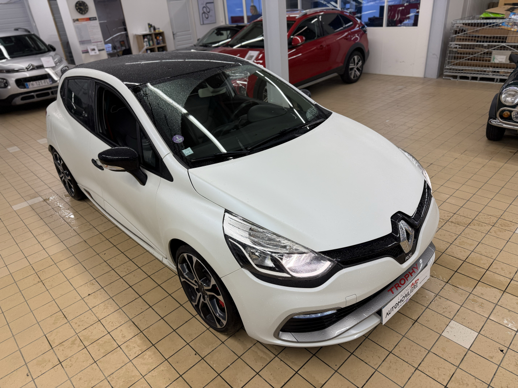 Renault Clio — 12