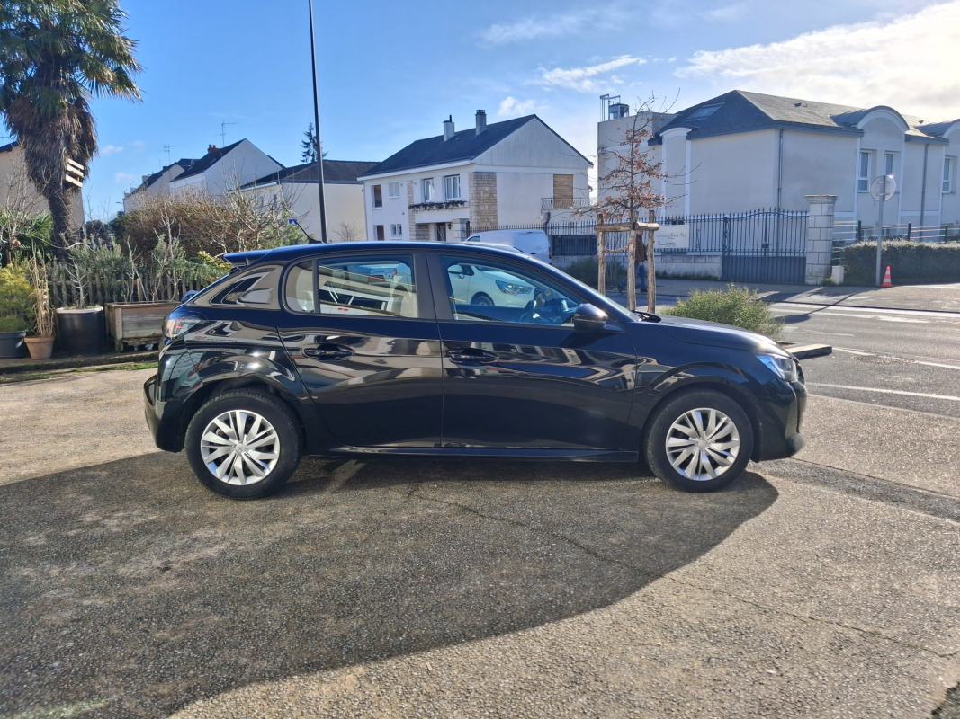 Peugeot 208 — 4