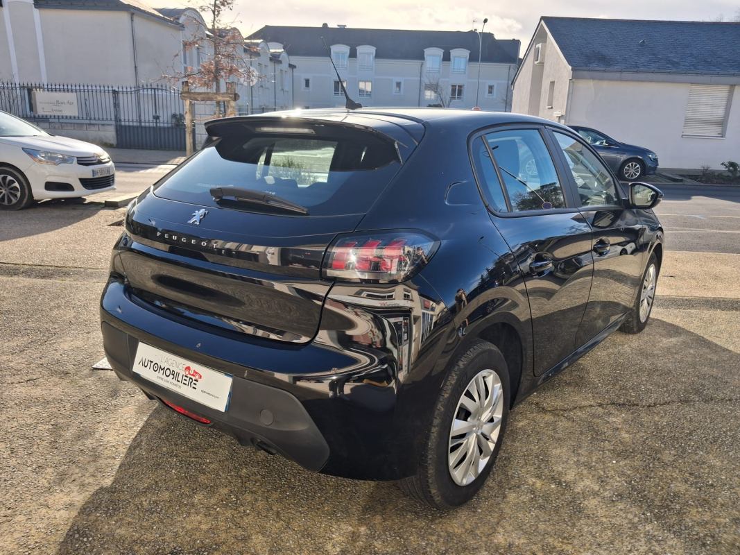 Peugeot 208 — 5