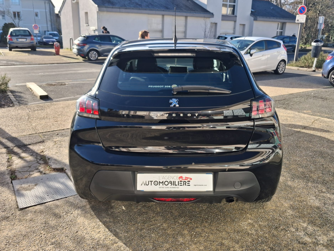 Peugeot 208 — 6