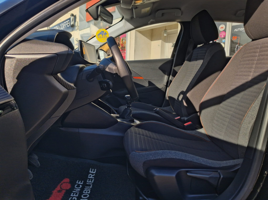 Peugeot 208 — 11