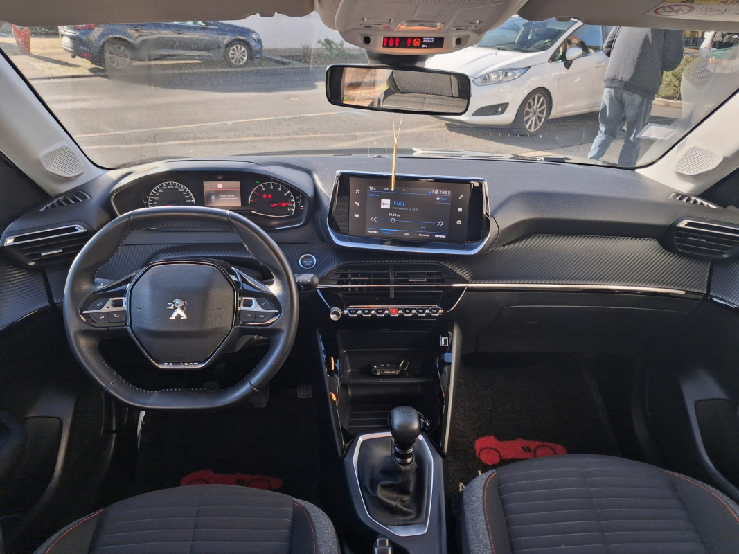 Peugeot 208 — 9