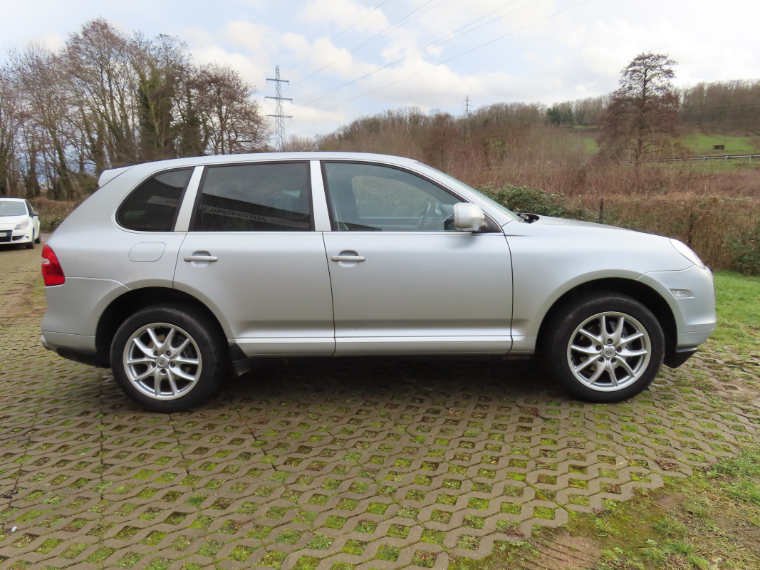 Porsche Cayenne — 7