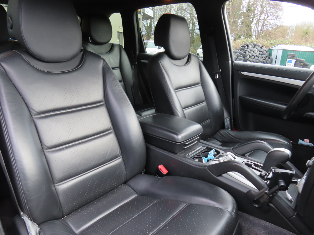Porsche Cayenne — 14