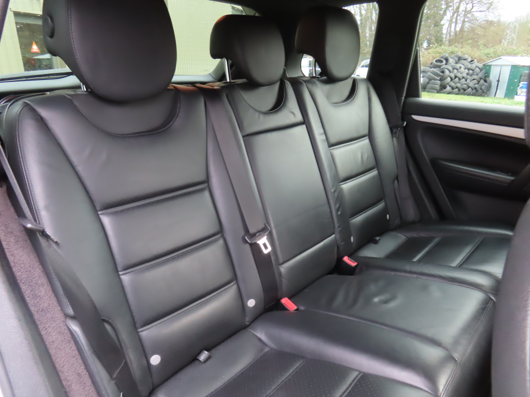 Porsche Cayenne — 15