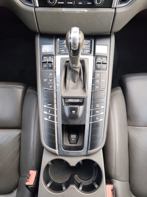 Porsche Macan — 21