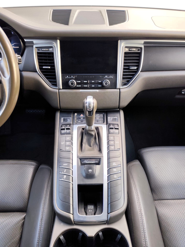 Porsche Macan — 19