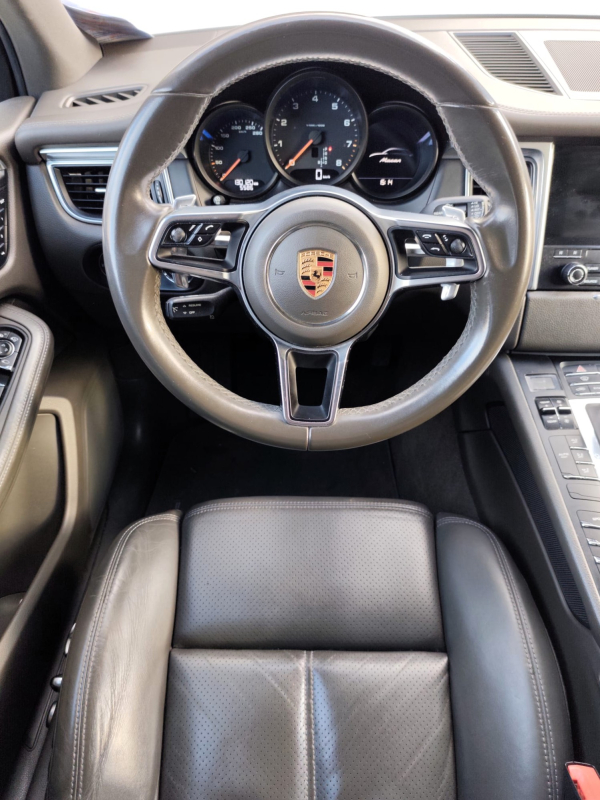 Porsche Macan — 18