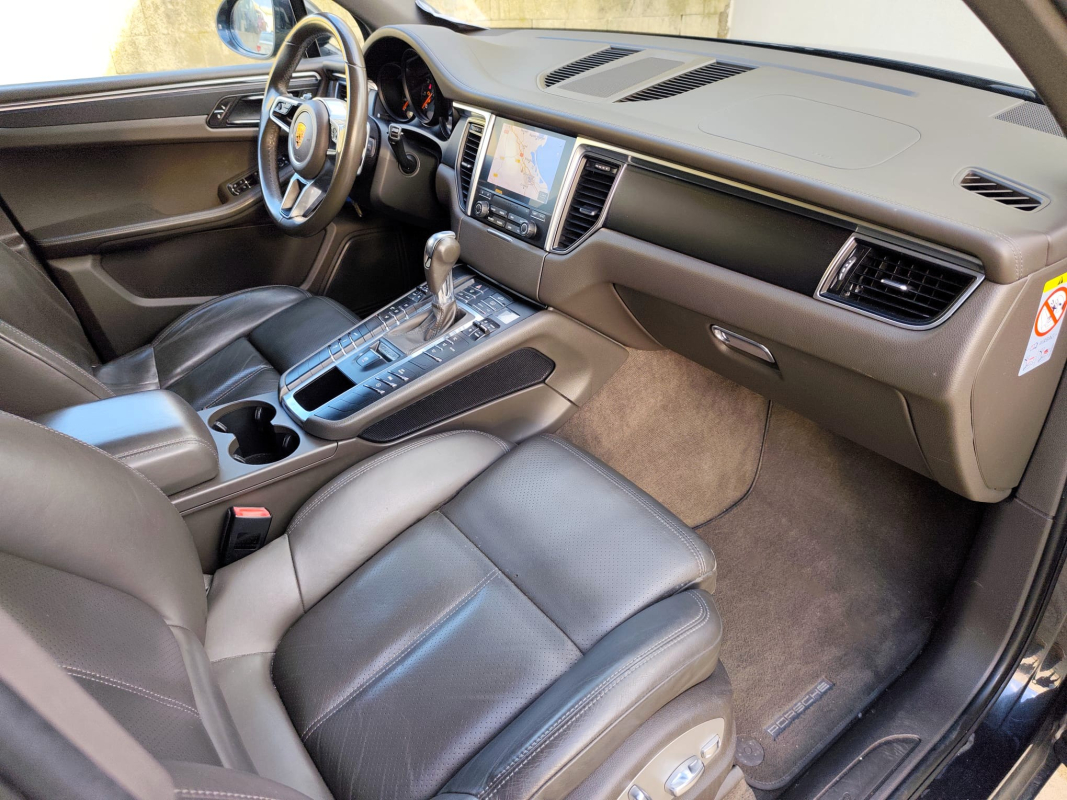 Porsche Macan — 13