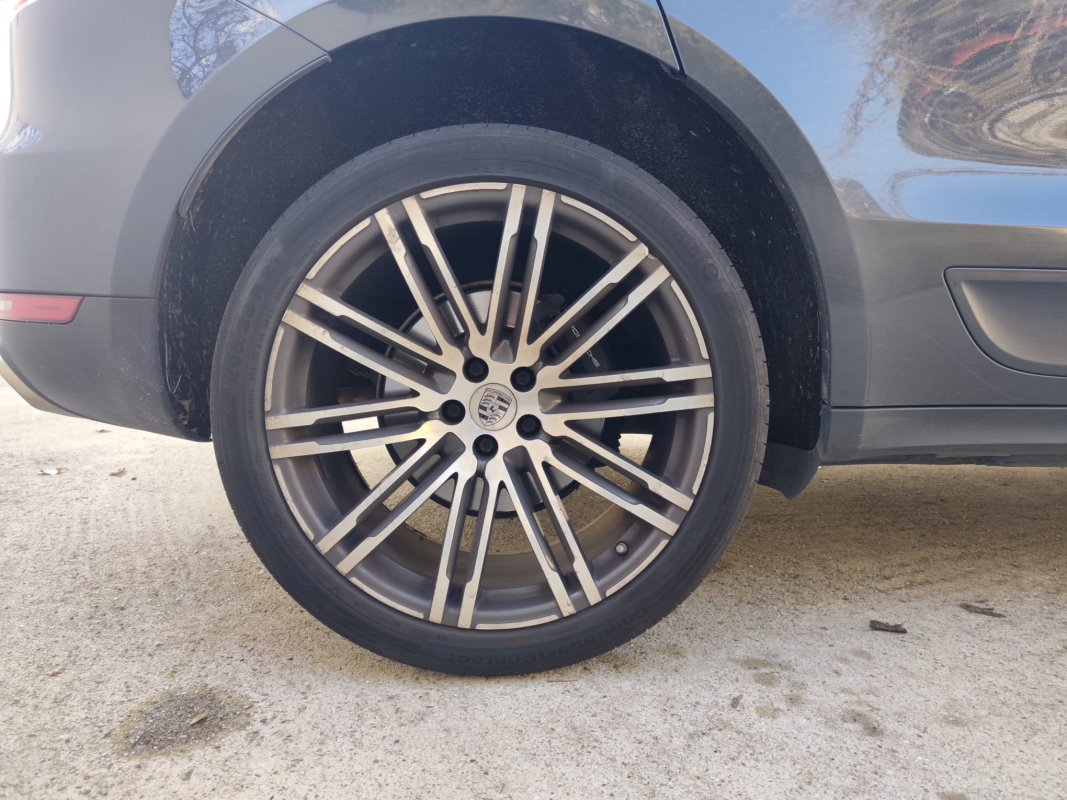 Porsche Macan — 25