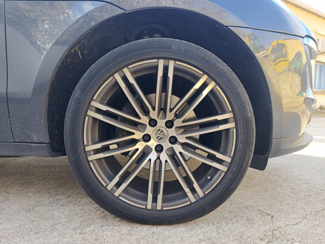 Porsche Macan — 26