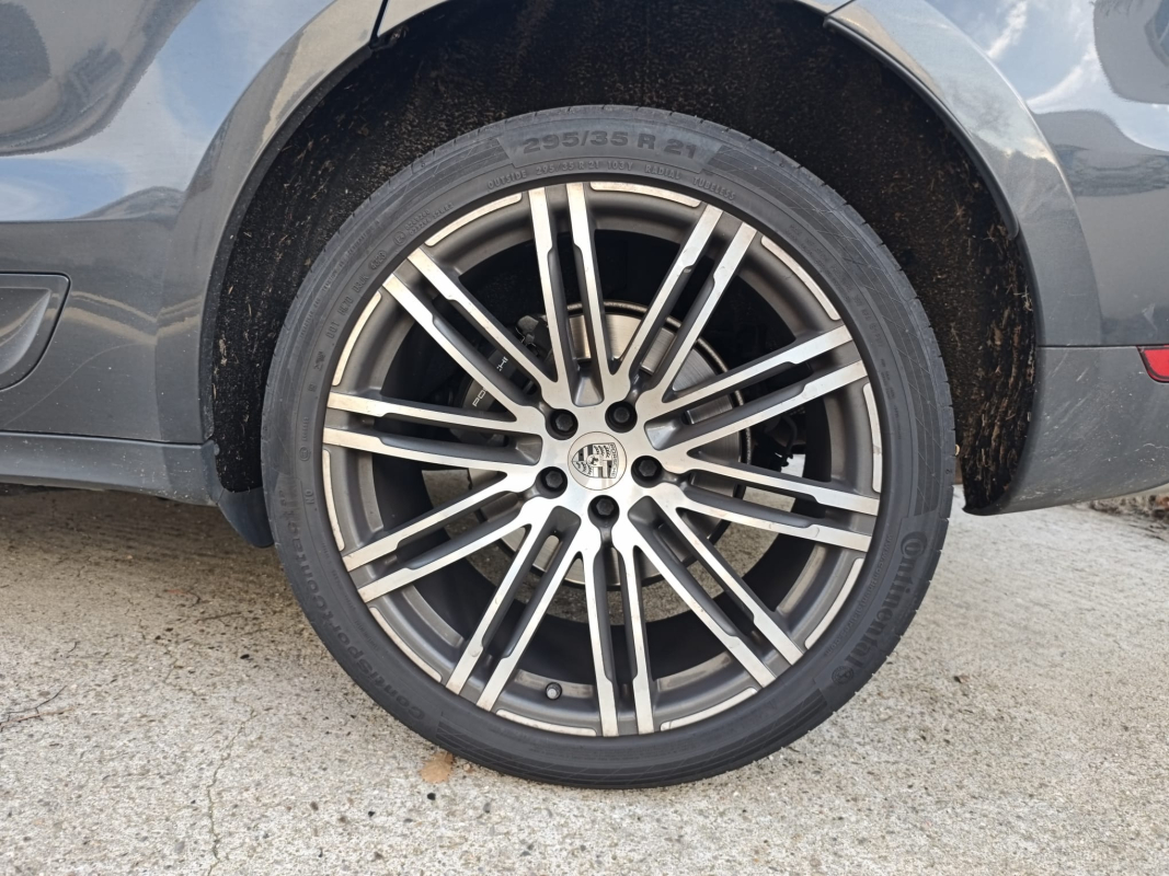 Porsche Macan — 27