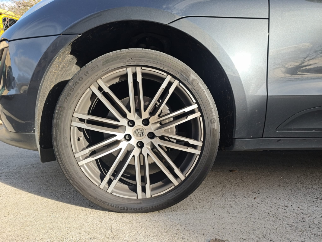 Porsche Macan — 28