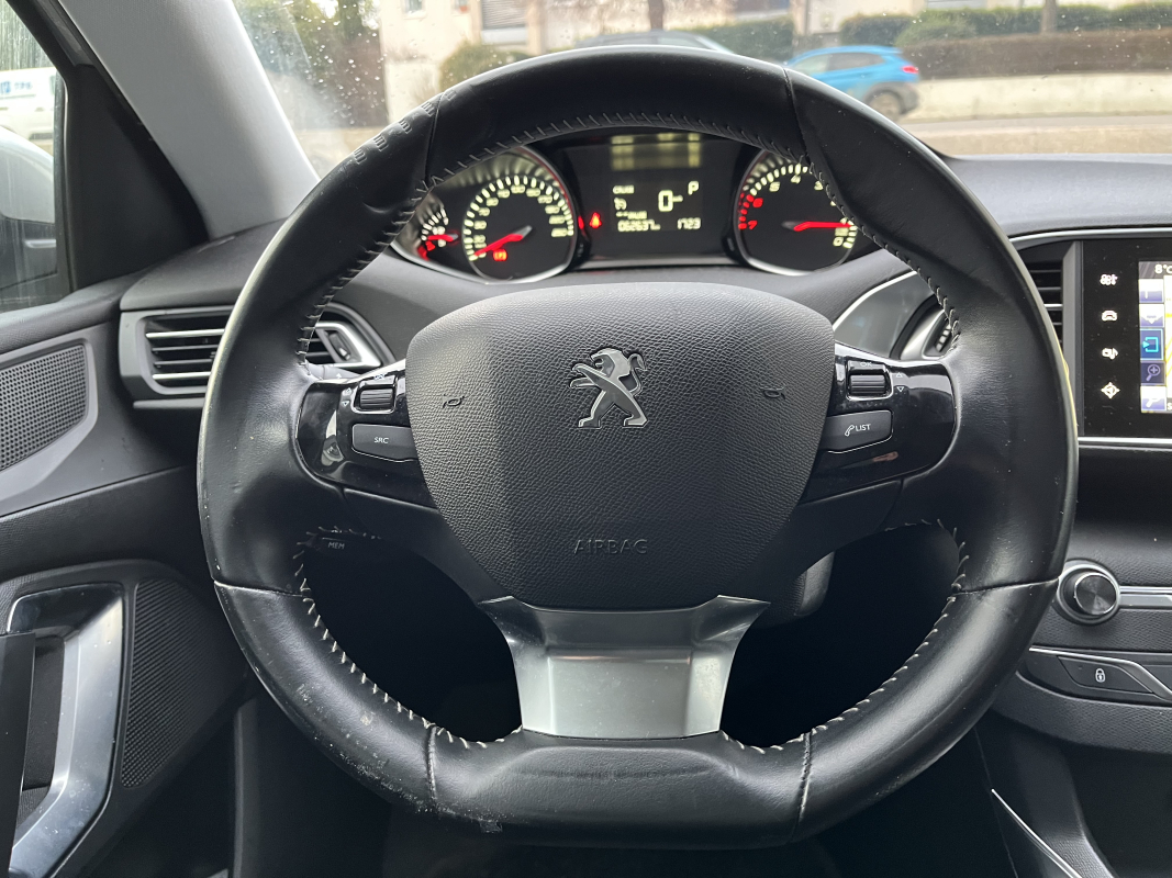 Peugeot 308 — 7