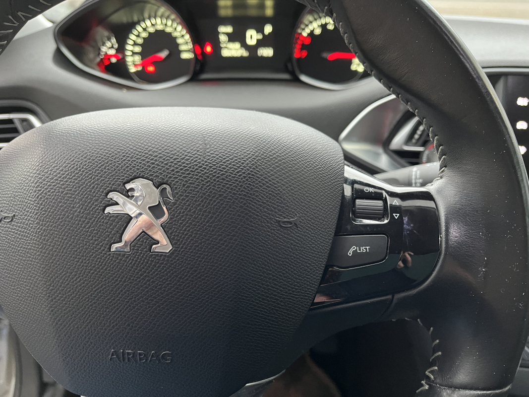 Peugeot 308 — 10