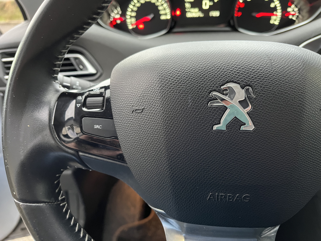 Peugeot 308 — 9