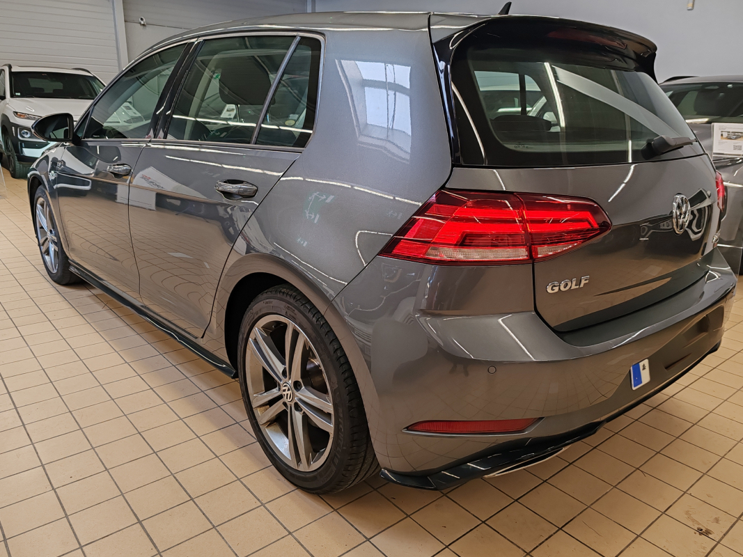 Volkswagen Golf — 5