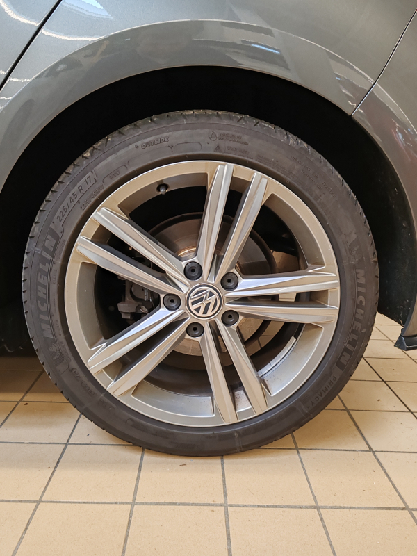 Volkswagen Golf — 23