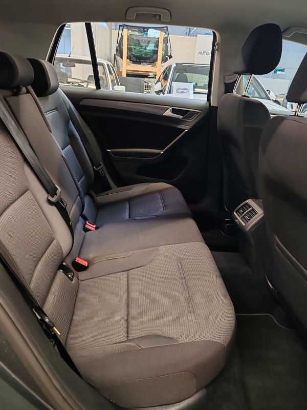 Volkswagen Golf — 16