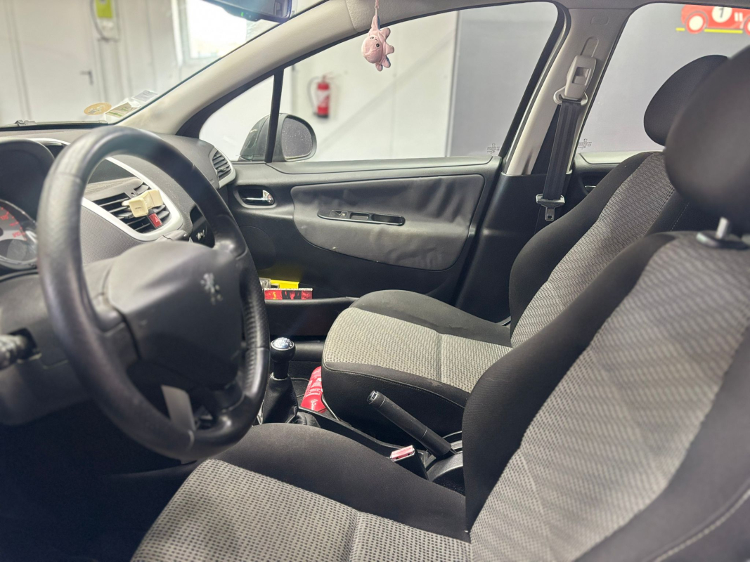 Peugeot 207 — 8