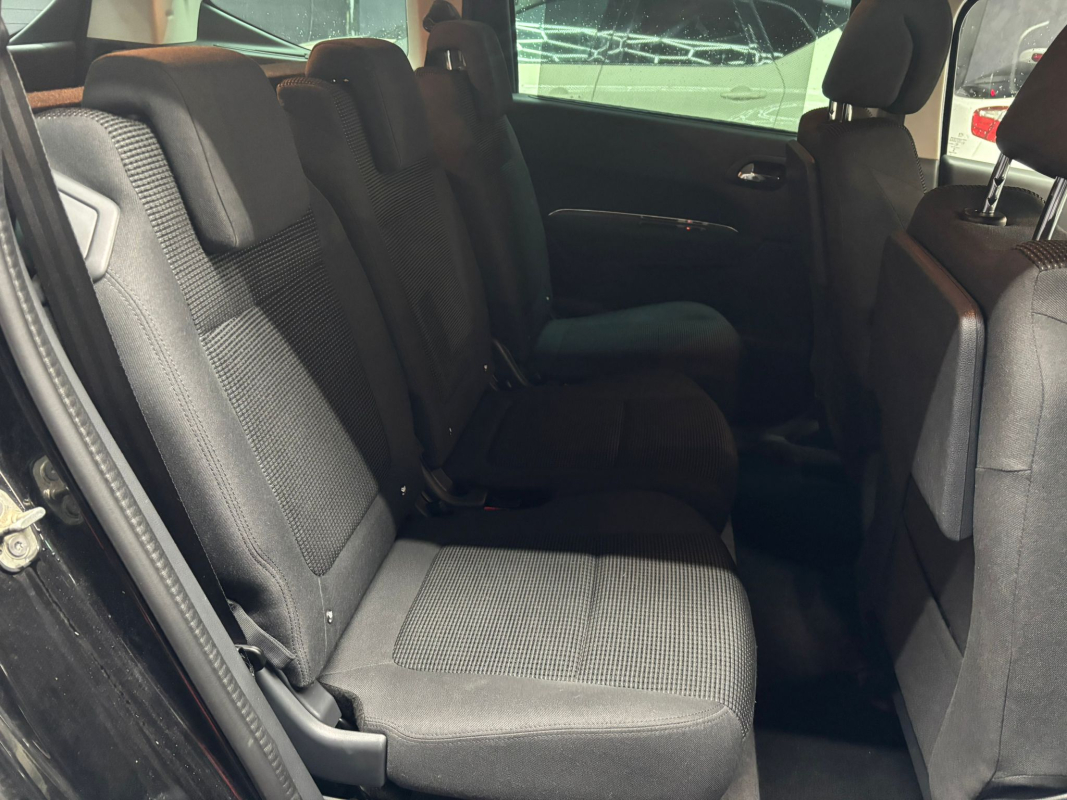 Peugeot 5008 — 12