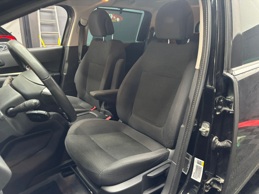 Peugeot 5008 — 9