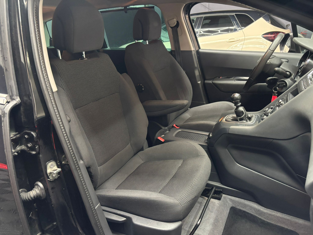 Peugeot 5008 — 11