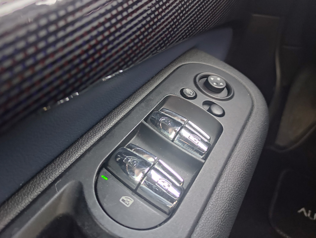 Mini Clubman — 25