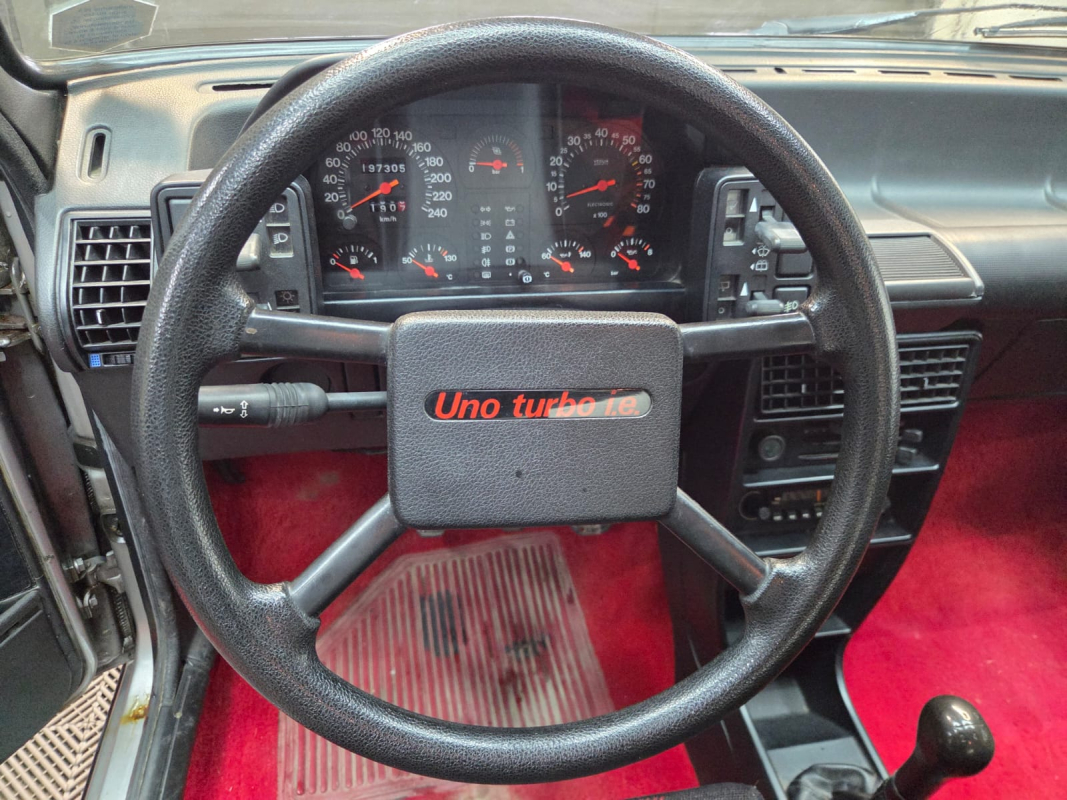 Fiat Uno — 12