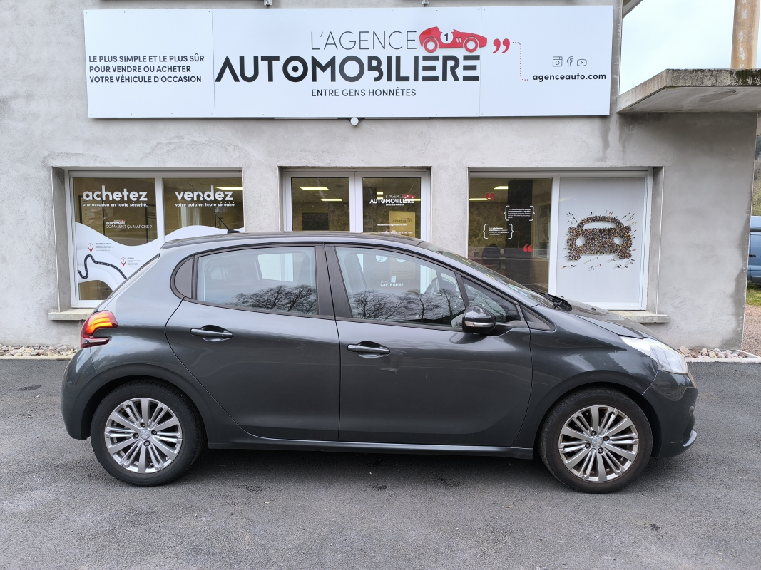 Peugeot 208 — 4
