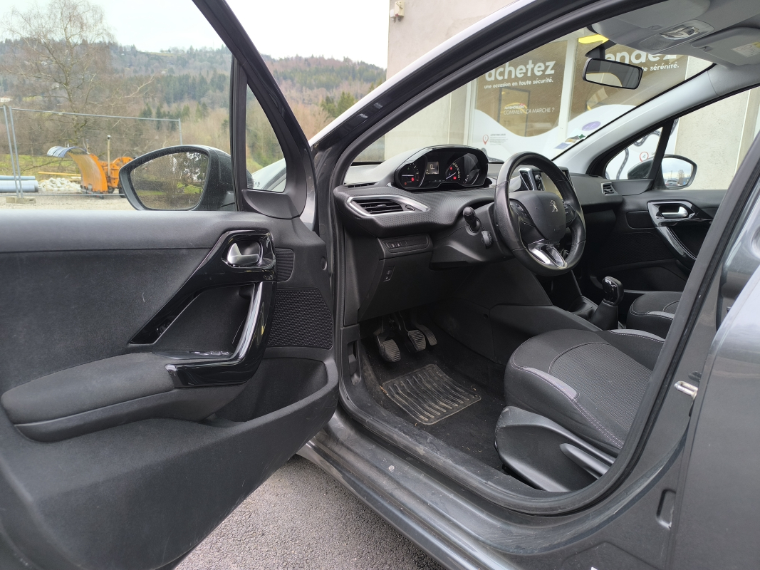 Peugeot 208 — 13