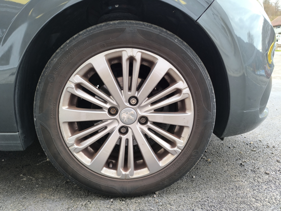 Peugeot 208 — 9