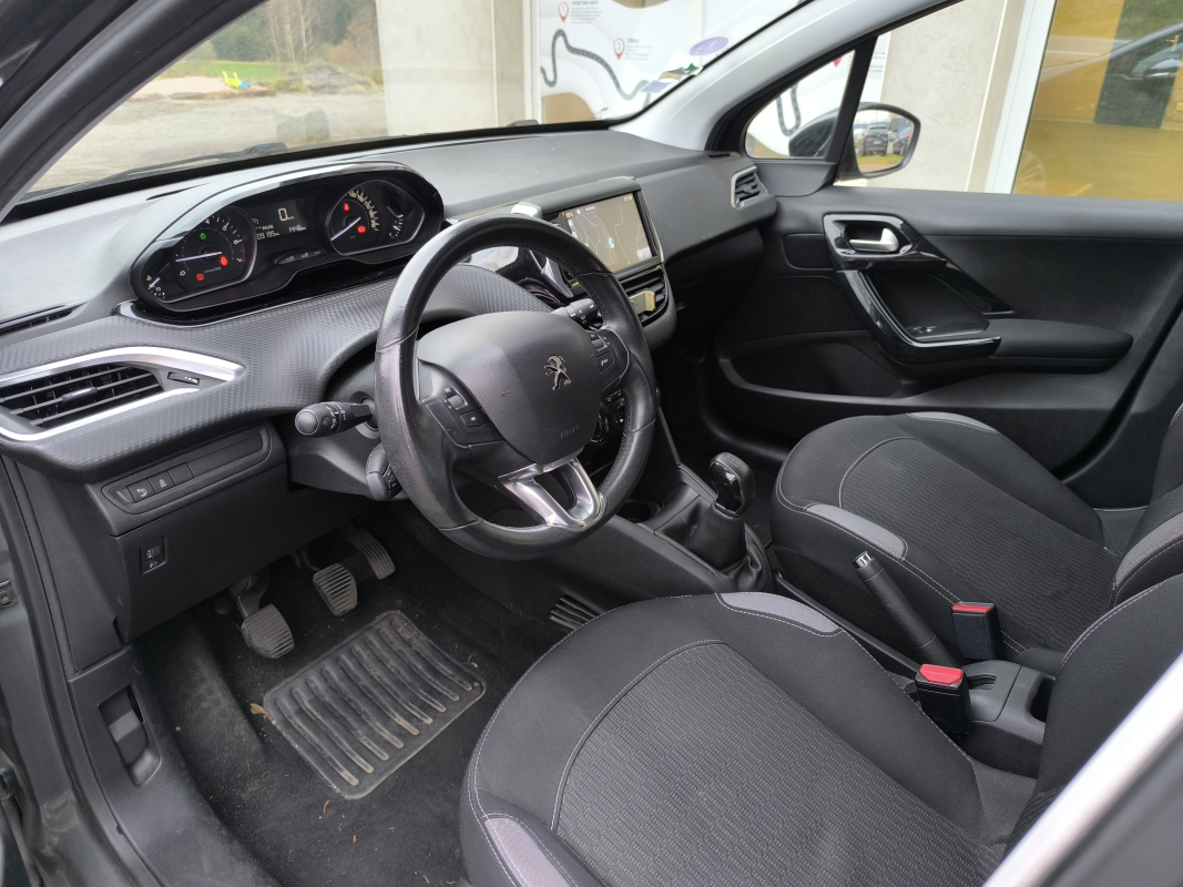 Peugeot 208 — 14