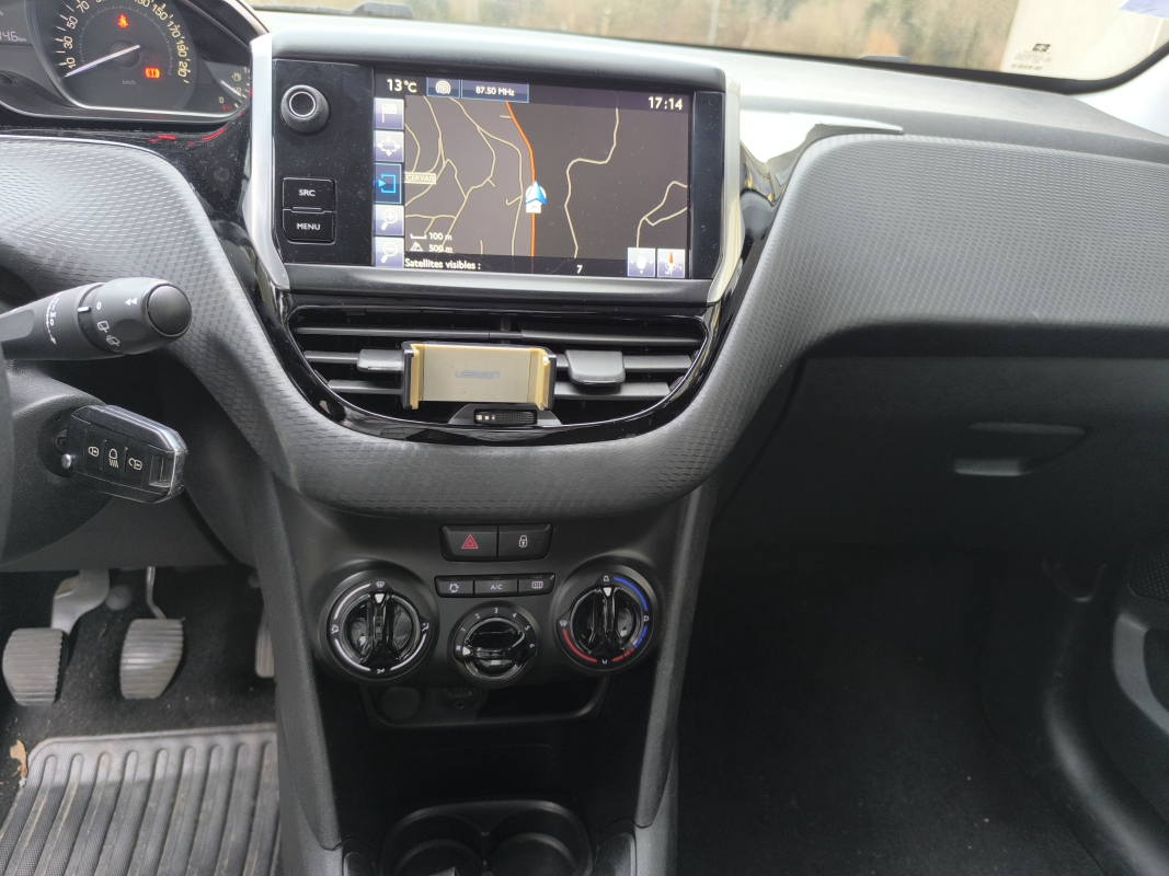 Peugeot 208 — 19