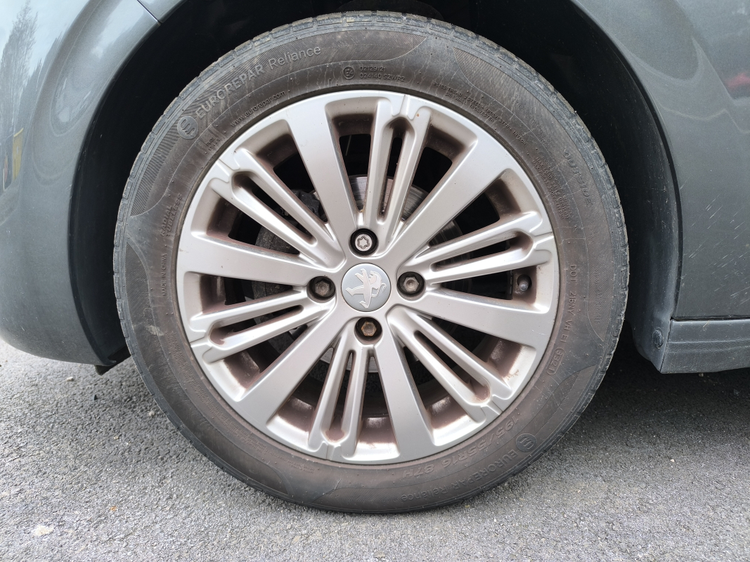Peugeot 208 — 11