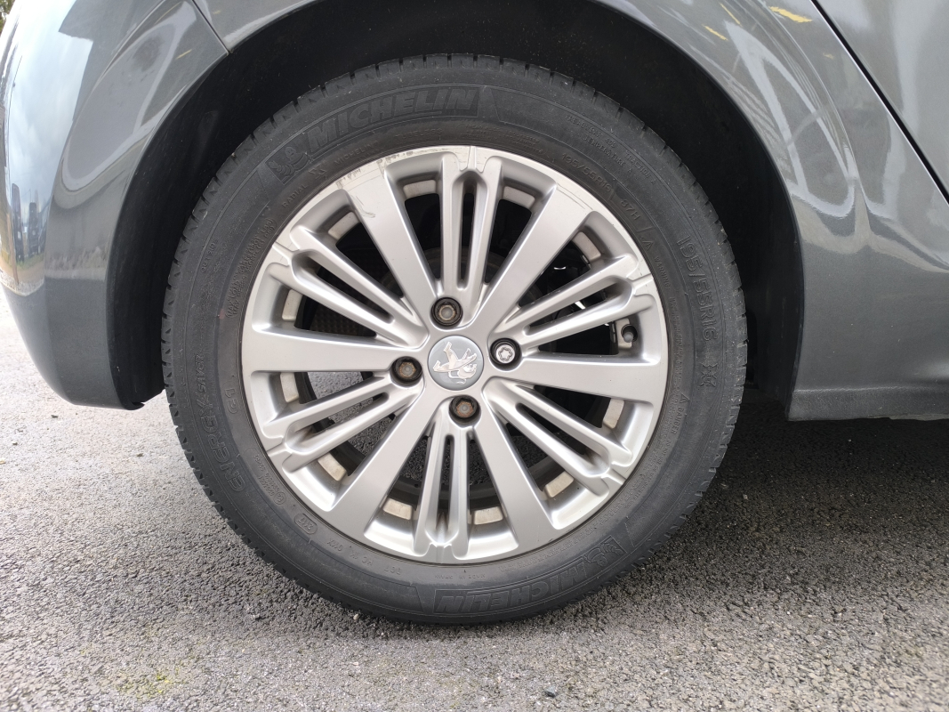Peugeot 208 — 12