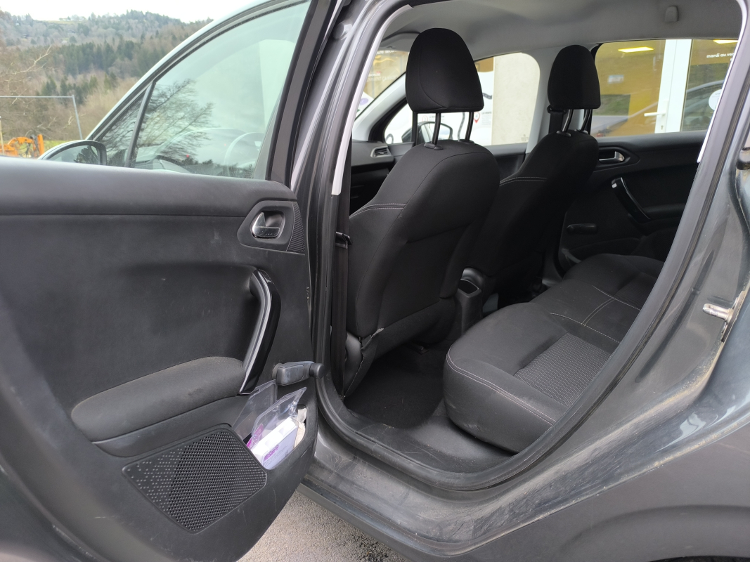 Peugeot 208 — 25