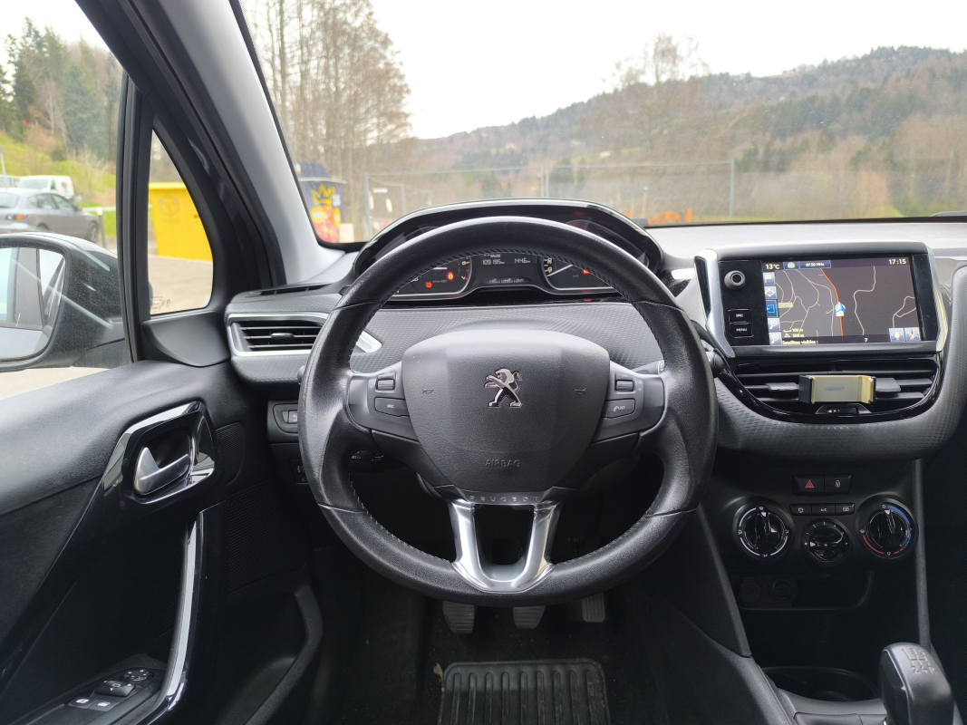 Peugeot 208 — 17