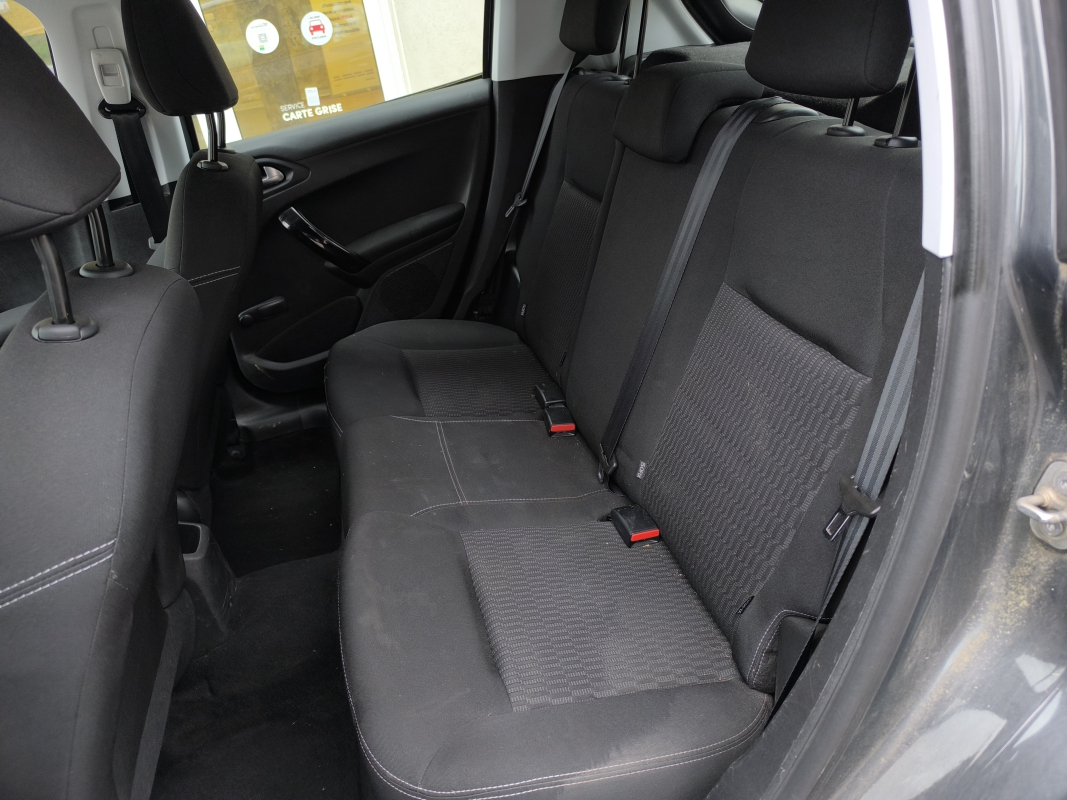 Peugeot 208 — 26