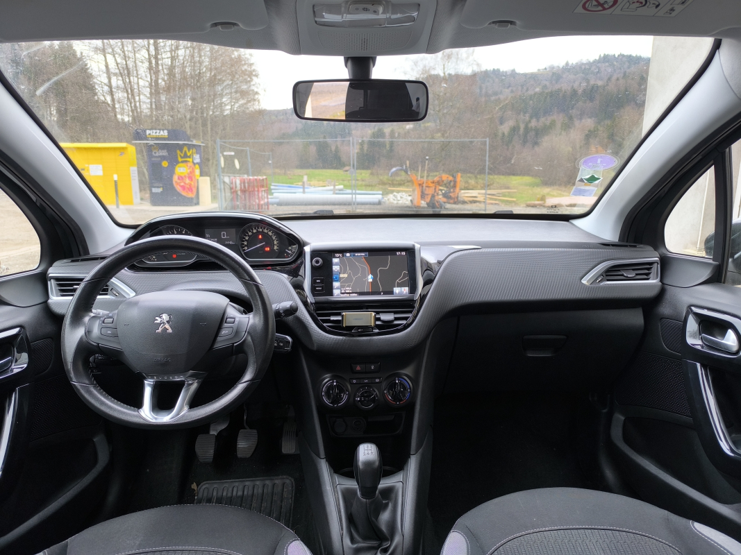 Peugeot 208 — 16