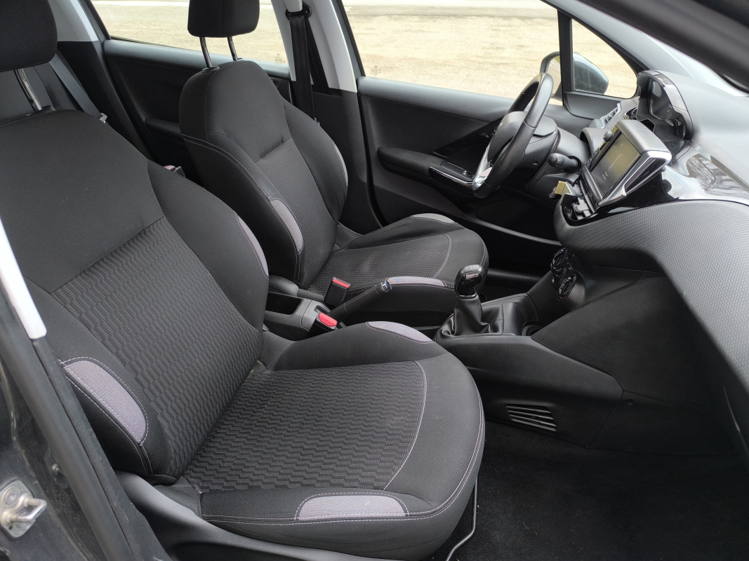 Peugeot 208 — 24