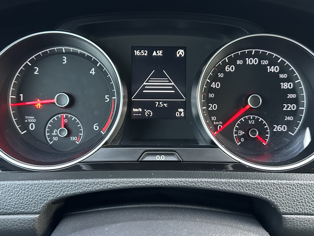 Volkswagen Golf — 32