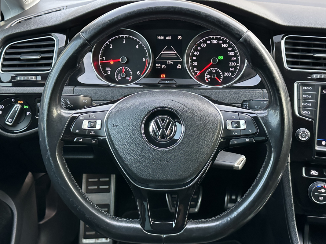 Volkswagen Golf — 15