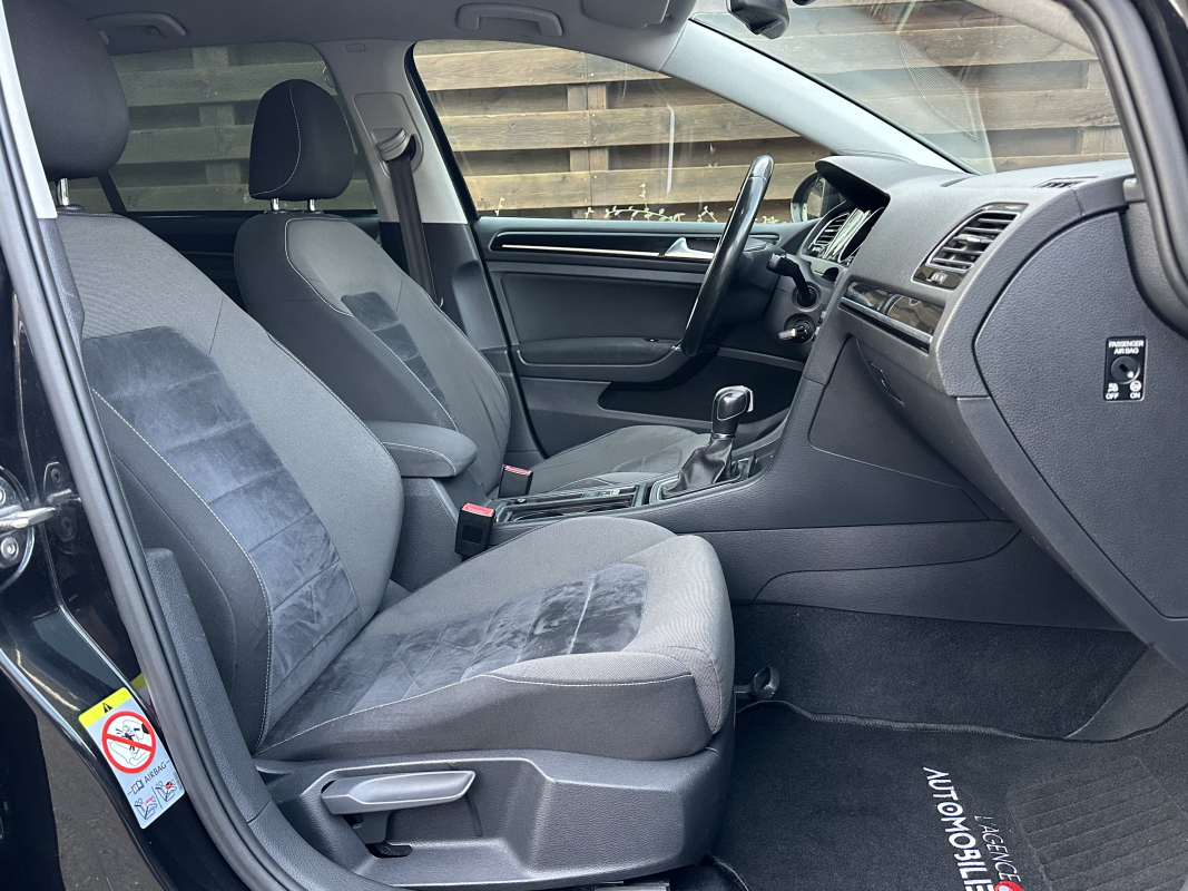 Volkswagen Golf — 24