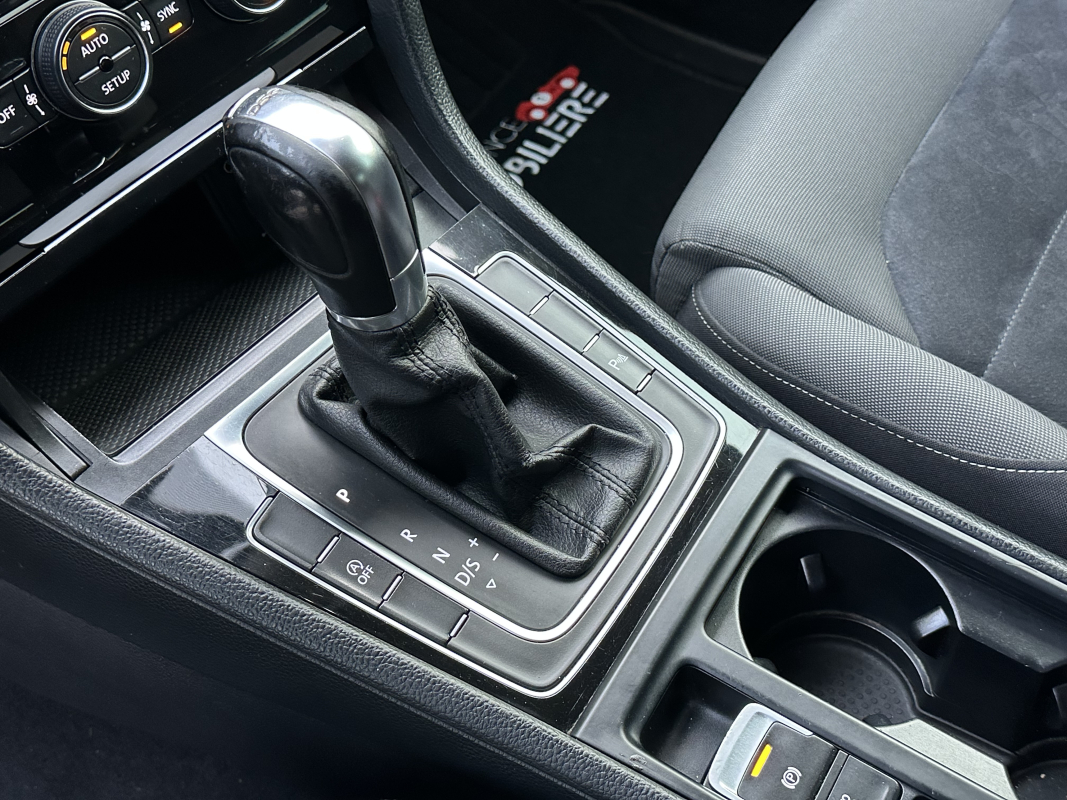 Volkswagen Golf — 17