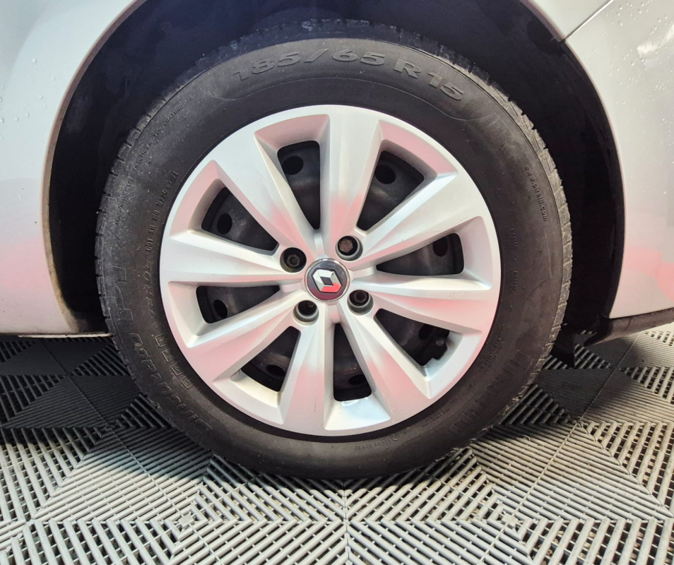 Renault Clio — 17
