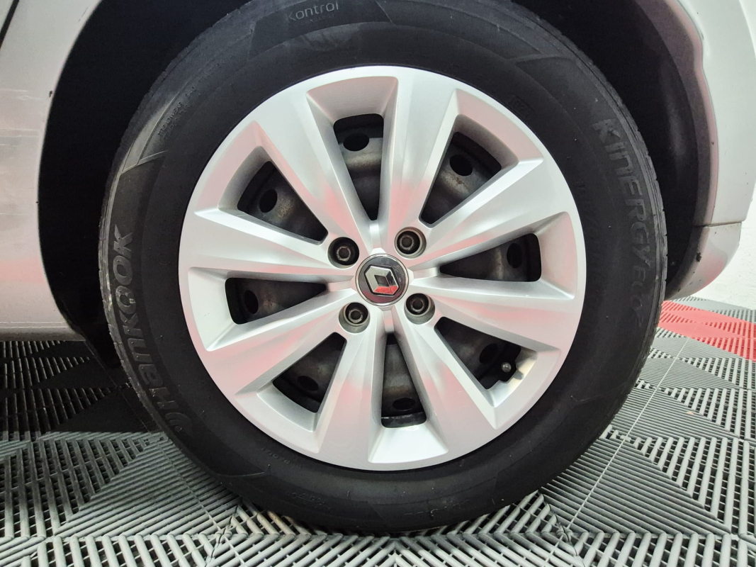 Renault Clio — 18