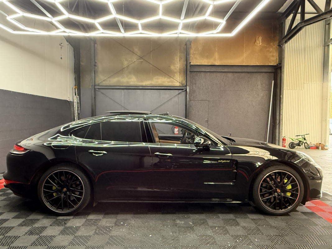 Porsche Panamera — 4