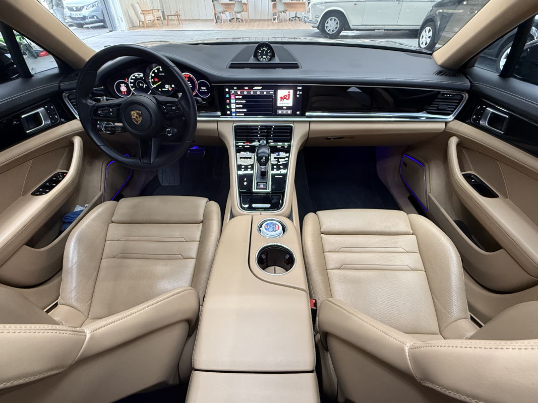 Porsche Panamera — 16
